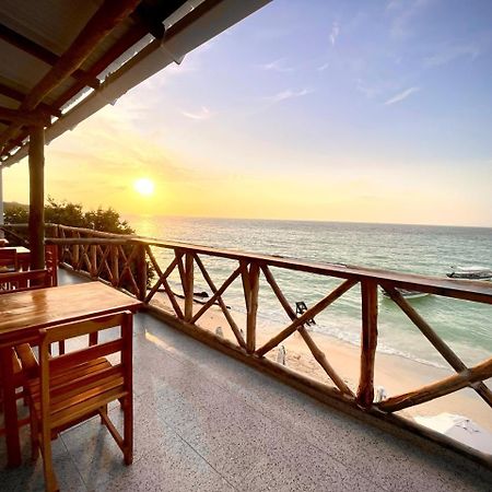 Mandala Beach Club Hotel Pendales Bagian luar foto