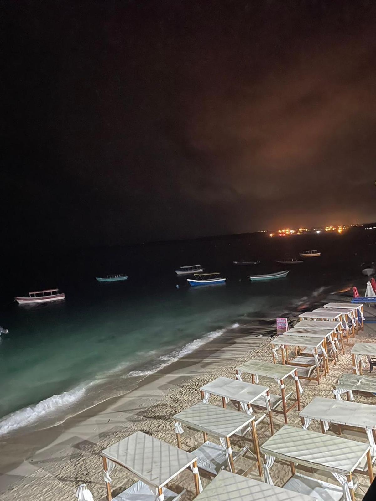 Mandala Beach Club Hotel Pendales Bagian luar foto