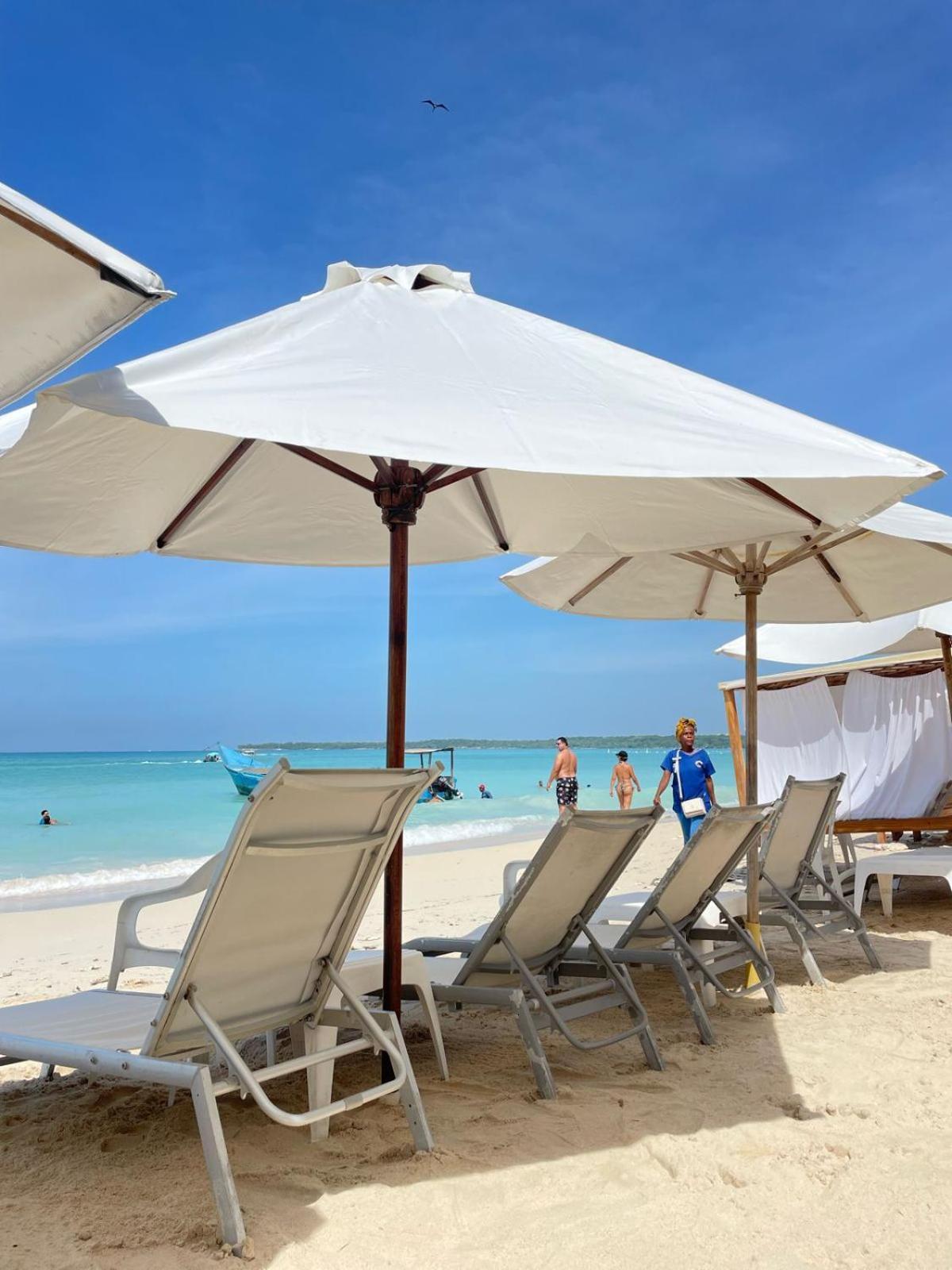 Mandala Beach Club Hotel Pendales Bagian luar foto
